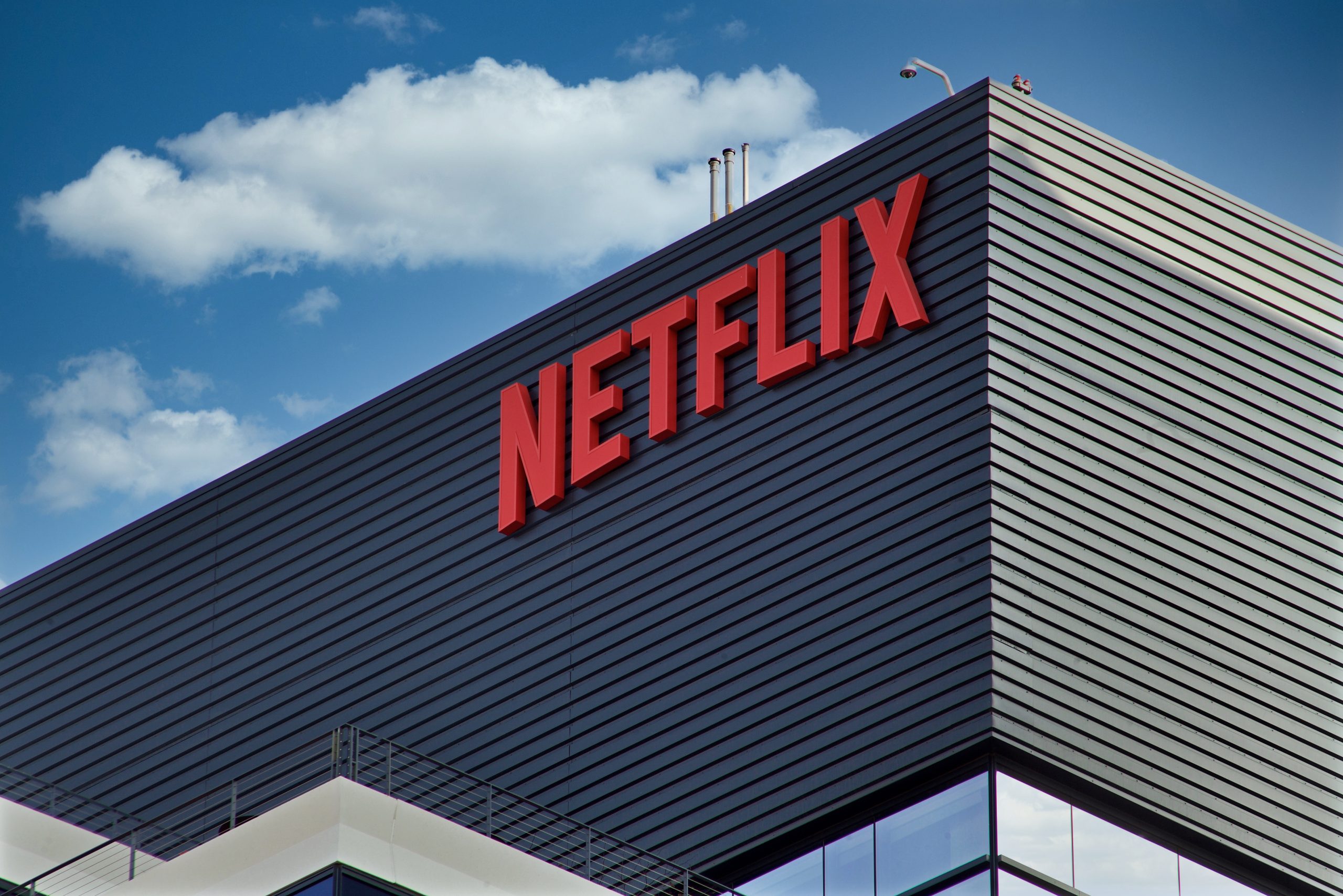 Netflix Casts Beatrice Kitsos and David Iacono as Liz and Wes in Better Than the Movies